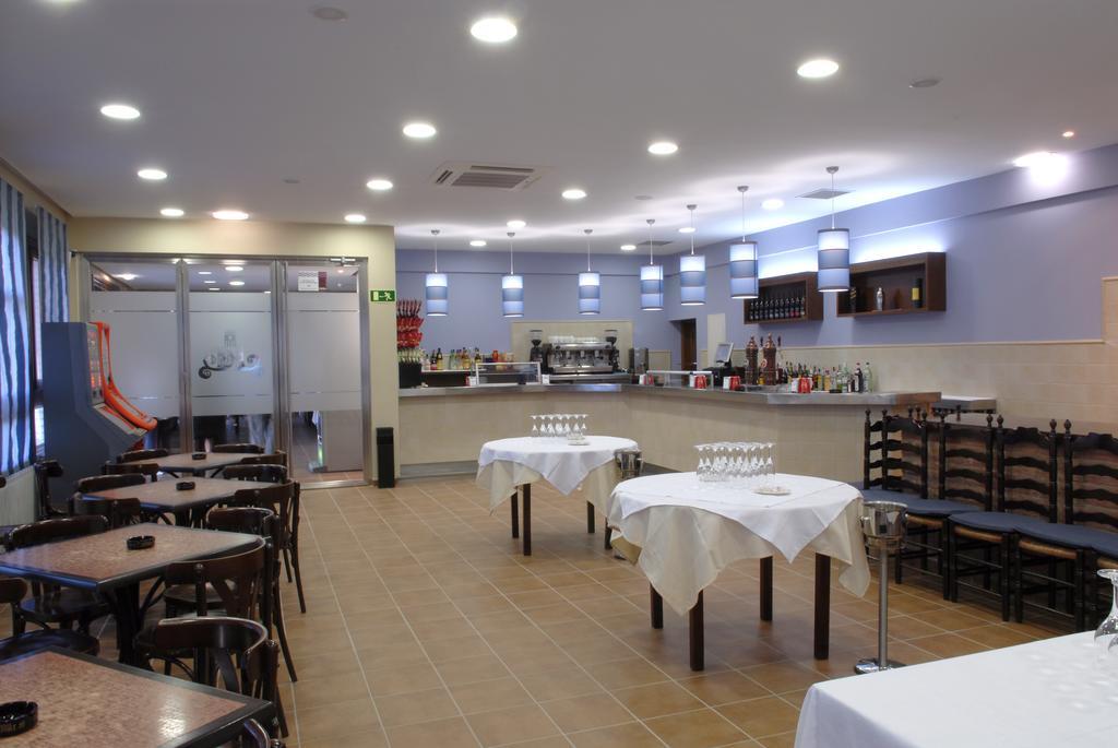 Hotel Carinena Luaran gambar